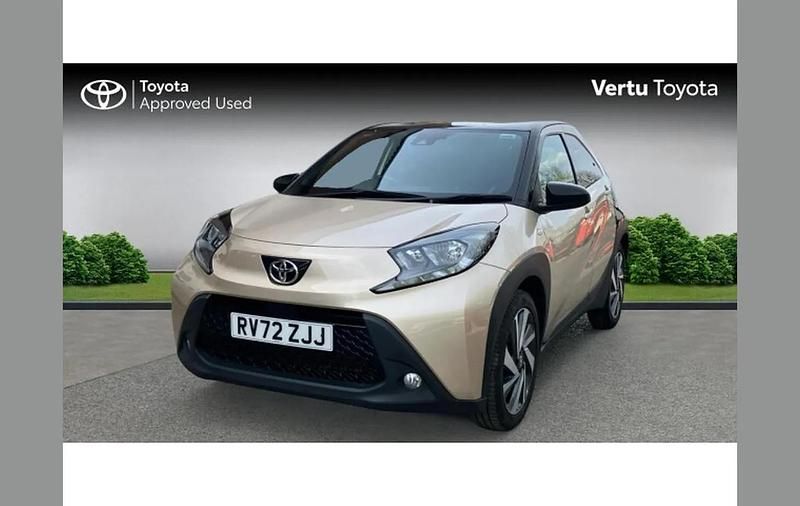 Used Toyota Aygo X 72 HP (52 kW) 2022 Beige SUV