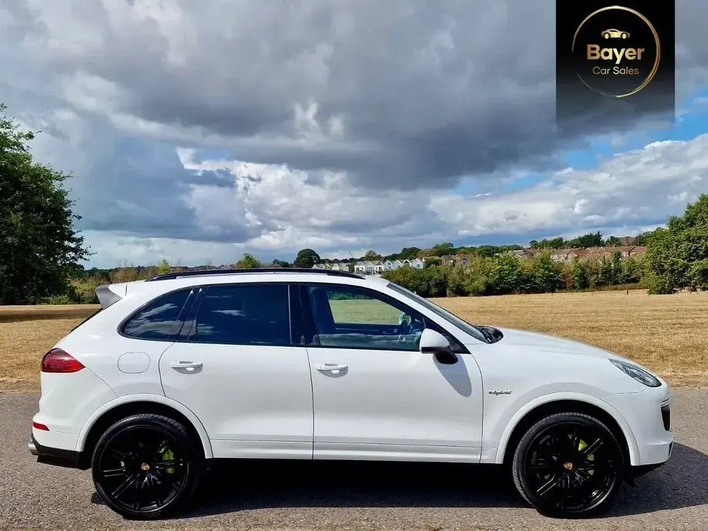 Used Porsche Cayenne S E-Hybrid Platinum Edition 410 HP (301 kW) 2017 White SUV