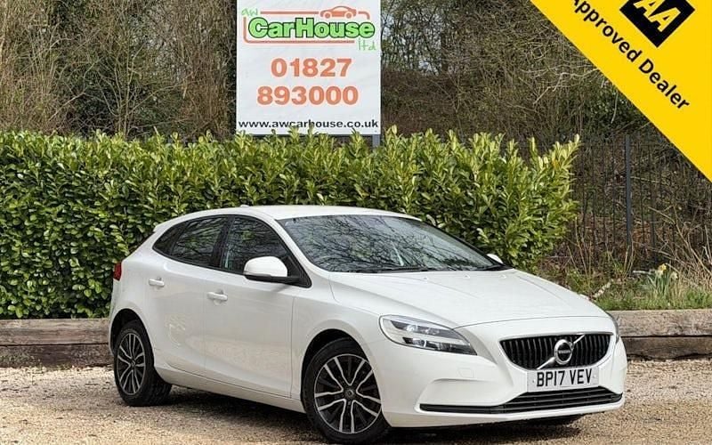 Used Volvo V40 Momentum 120 HP (88 kW) 2019 Hatchback