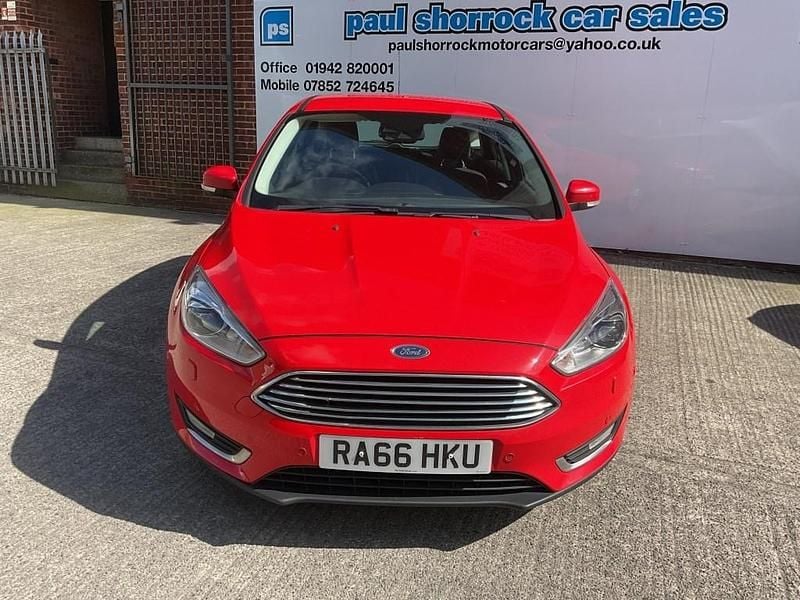 Used Ford Focus Titanium X 120 HP (88 kW) 2017 Red Hatchback