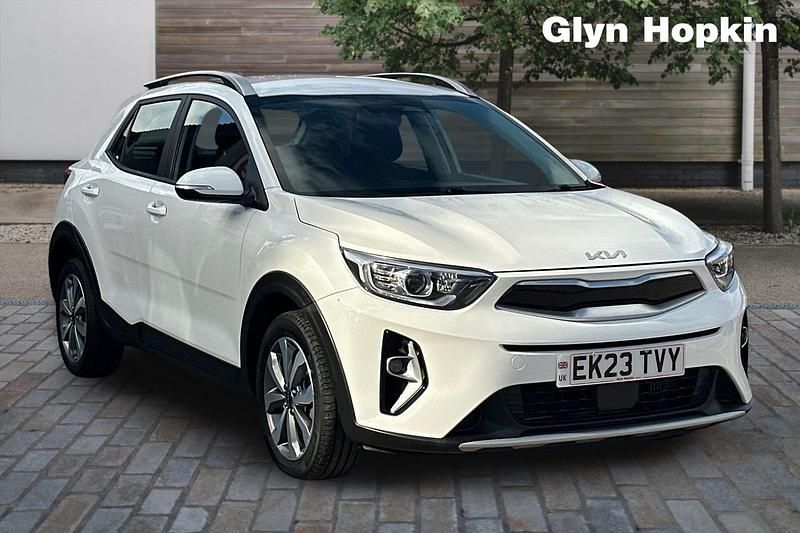 White Used 2023 Kia Stonic SUV | £13,945 (Good price) - Image 1/4