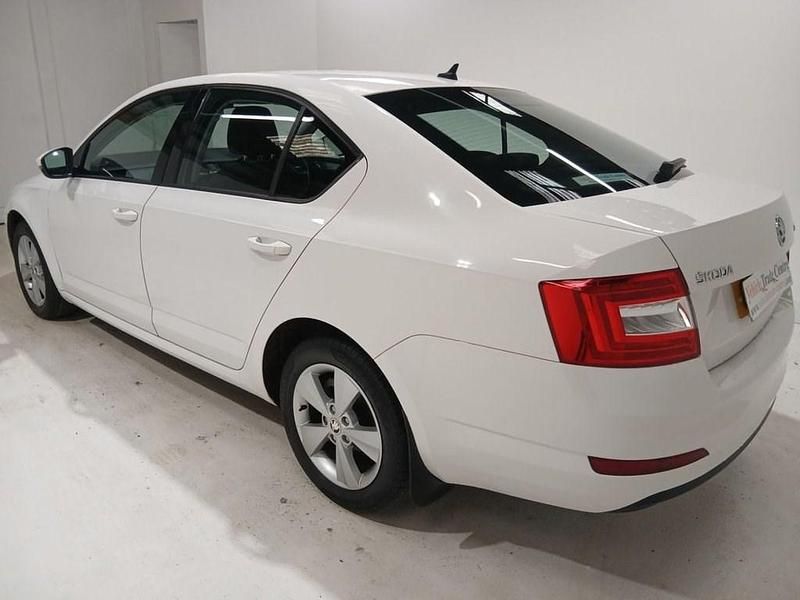 Used Skoda Octavia SE L 110 HP (80 kW) 2017 White Hatchback