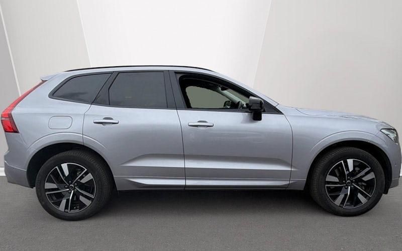 Second-hand Volvo XC60 Plus 250 CP (183 kW) 2025 Argintiu SUV