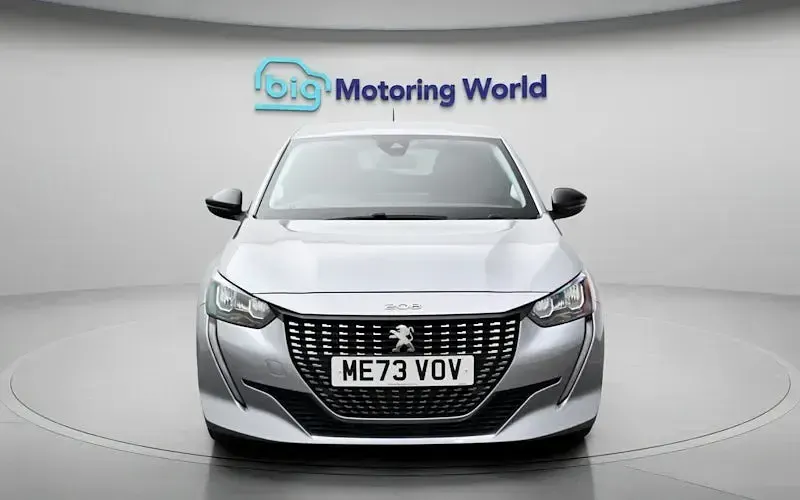 Second-hand Peugeot 208 Allure+ 102 CP (75 kW) 2023 Gri Hatchback