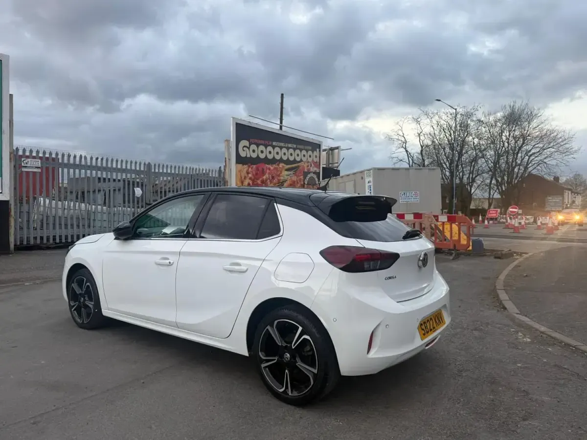 Usado Vauxhall Corsa Edition 100 HP (73 kW) 2022 Branco Citadino