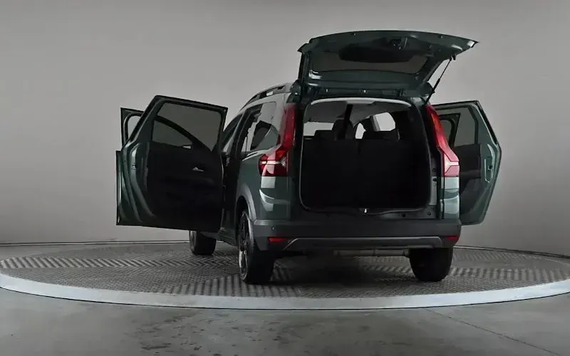 Used Dacia Jogger Extreme 141 HP (103 kW) 2024 Green MPV