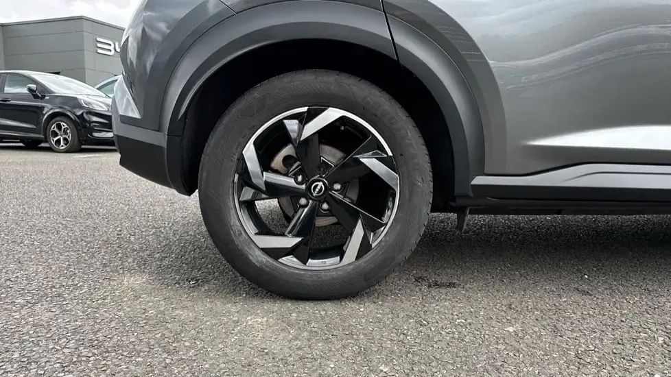 Usado Nissan Juke N-Connecta 143 CV (105 kW) 2024 Gris SUV