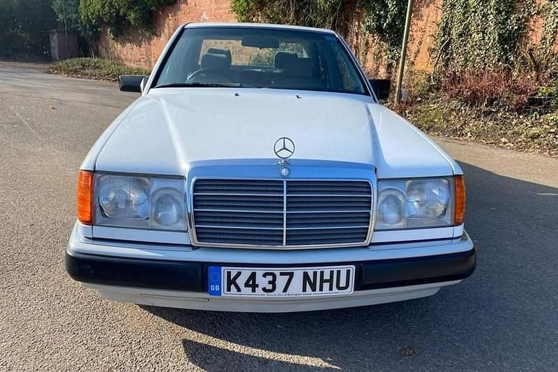 Used Mercedes E220 1993 Sedan