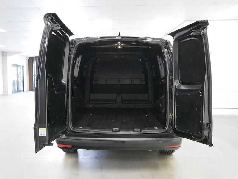 Usado VW Caddy Maxi Pro 122 HP (89 kW) 2022 Preto Monovolume