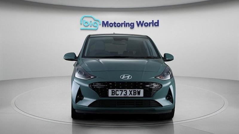 Used Hyundai i10 Premium 84 HP (61 kW) 2024 Green Hatchback