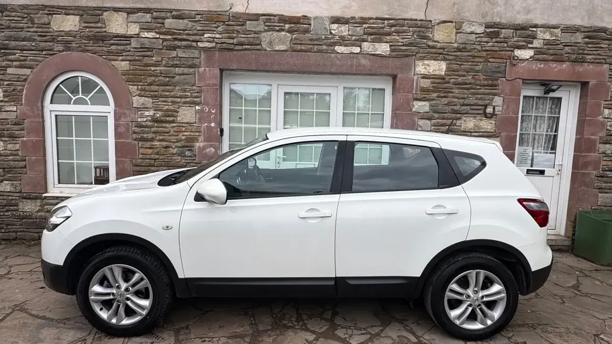Used Nissan Qashqai Acenta 2013 White SUV