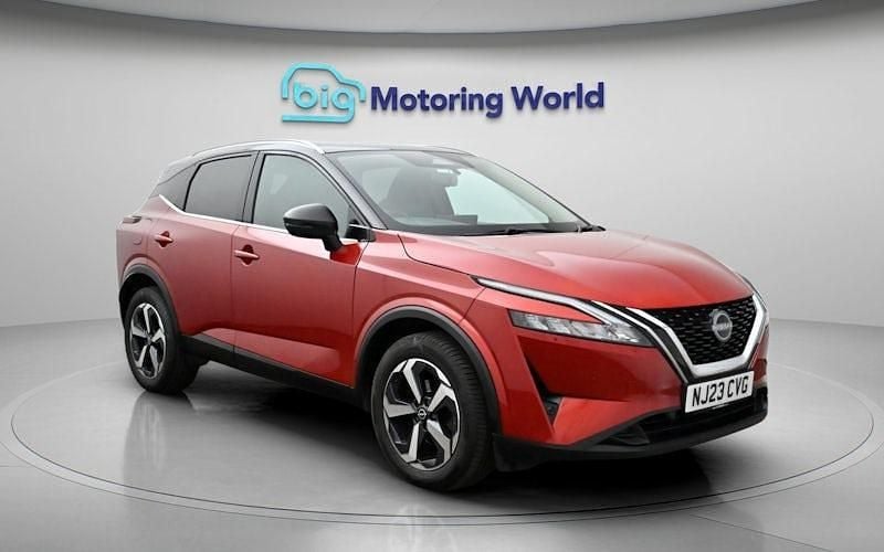 Used Nissan Qashqai N-Connecta 140 HP (102 kW) 2023 Red SUV