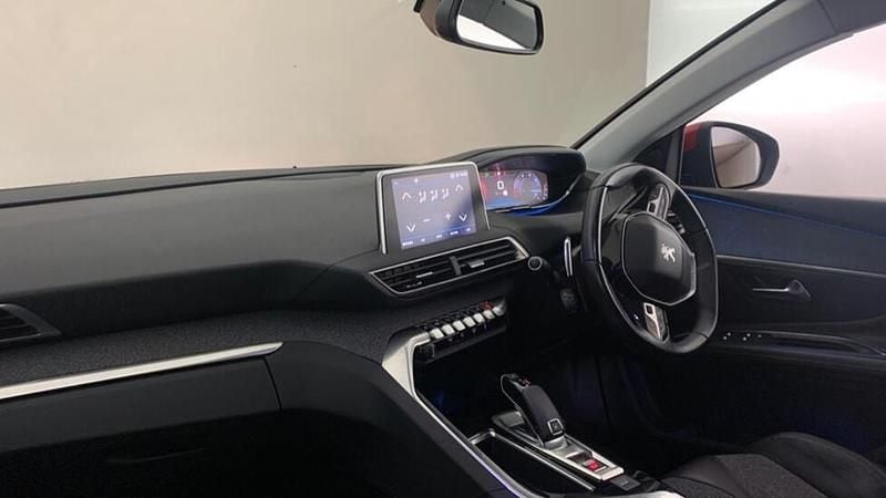 Used Peugeot 3008 Allure 129 HP (94 kW) 2018 Red SUV