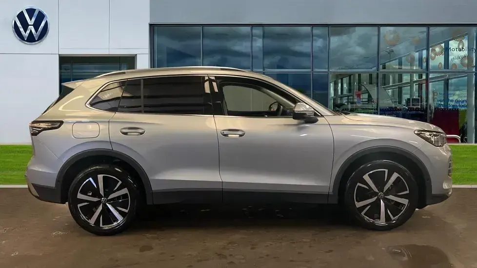 New VW Tiguan Elegance 150 HP (110 kW) 2026 Oyster silver metallic SUV