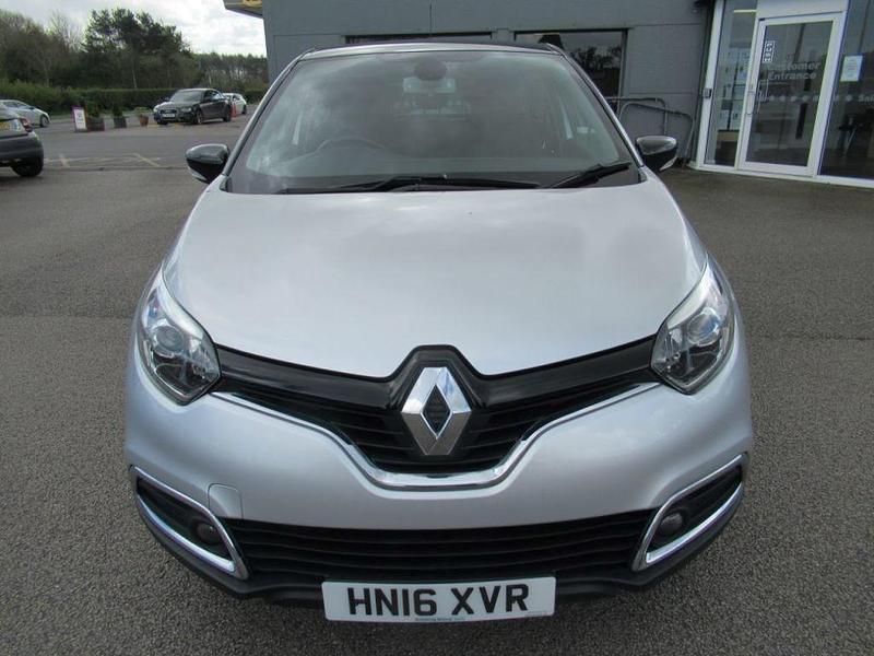 Used Renault Captur Dynamique 90 HP (66 kW) 2016 Silver/black SUV