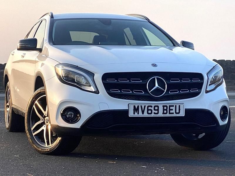 Used Mercedes GLA180 Urban 122 HP (89 kW) 2019 Polar white SUV