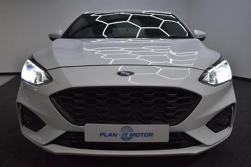 Used Ford Focus ST-Line X 120 HP (88 kW) 2019 White Hatchback