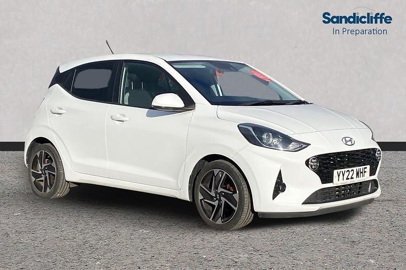 Used Hyundai i10 Premium 67 HP (49 kW) 2022 White Hatchback