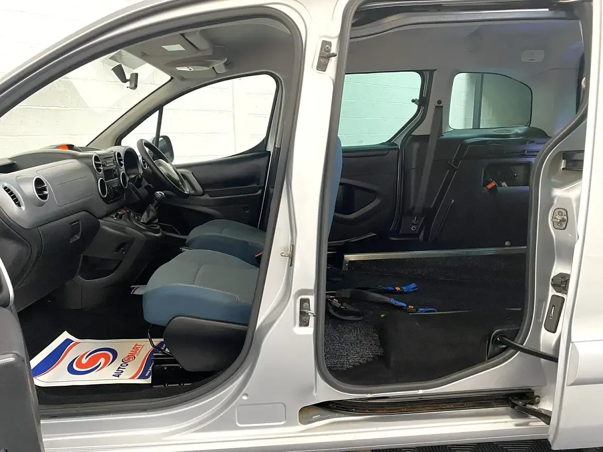Used Citroën Berlingo Feel 95 HP (69 kW) 2018 Silver MPV