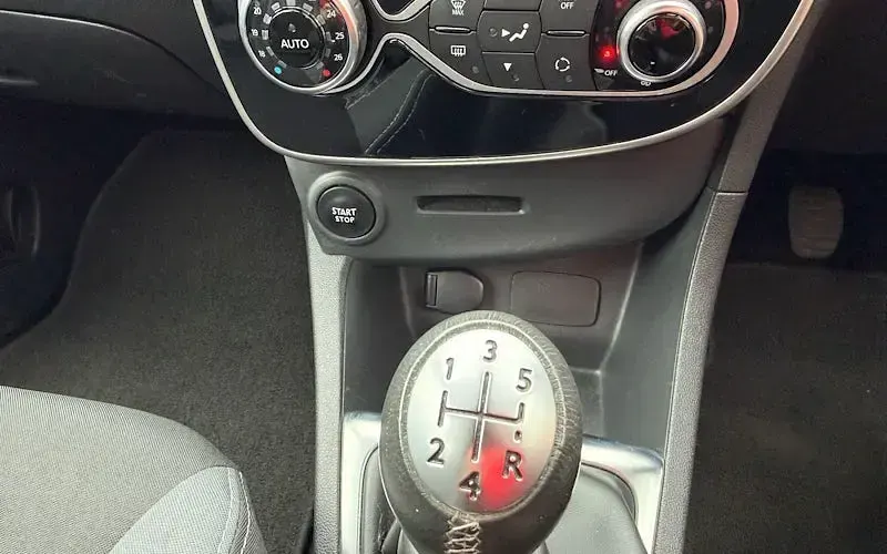 Used Renault Clio Dynamique 90 HP (66 kW) 2013 Red Hatchback