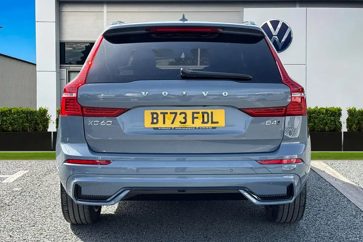 Used Volvo XC60 Plus 194 HP (142 kW) 2023 Grey SUV