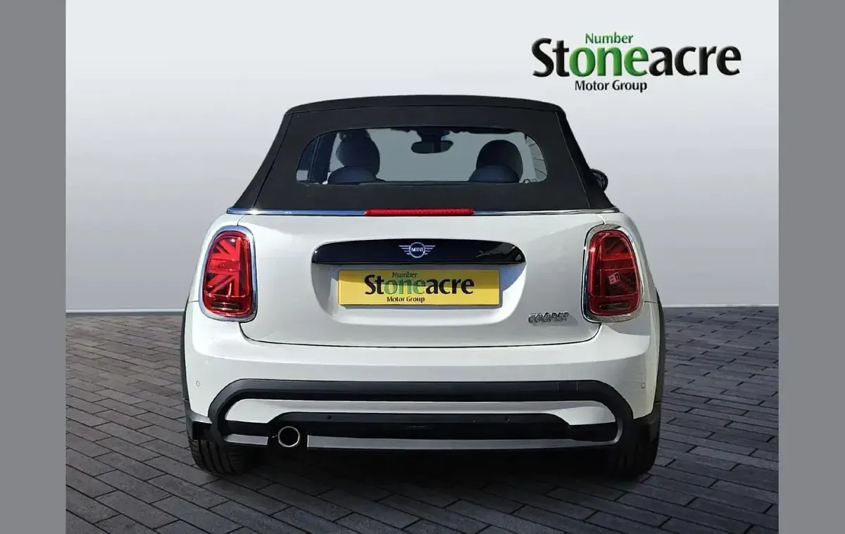 Usado Mini Cooper Cabriolet Exclusive 134 HP (98 kW) 2023 Branco Cabrios