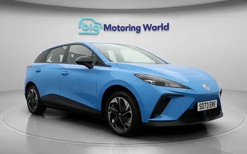 Begagnad MG MG4 EV SE 319 kW (435 HK) 2023 Blå Halvkombi