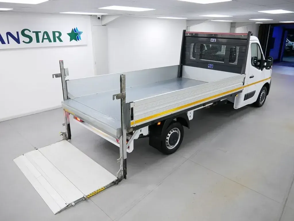 Used Renault Master Business 145 HP (106 kW) 2023 White Cabriolet