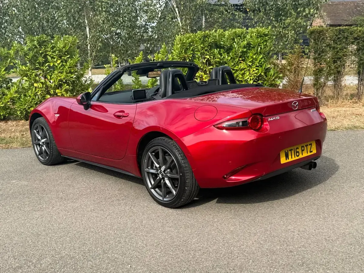 Used Mazda MX5 Inclusive 160 HP (117 kW) 2016 Red Cabriolet