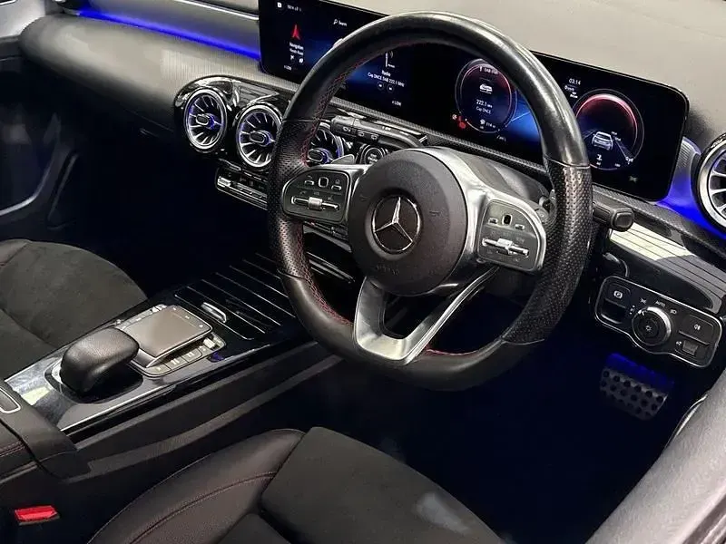 Second-hand Mercedes A180 Executive 136 CP (100 kW) 2023 Gri Hatchback