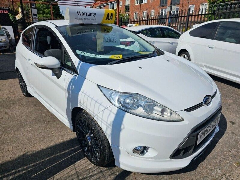 White Used 2012 Ford Fiesta Titanium Hatchback | £3,695 (Fair price) - Image 1/4