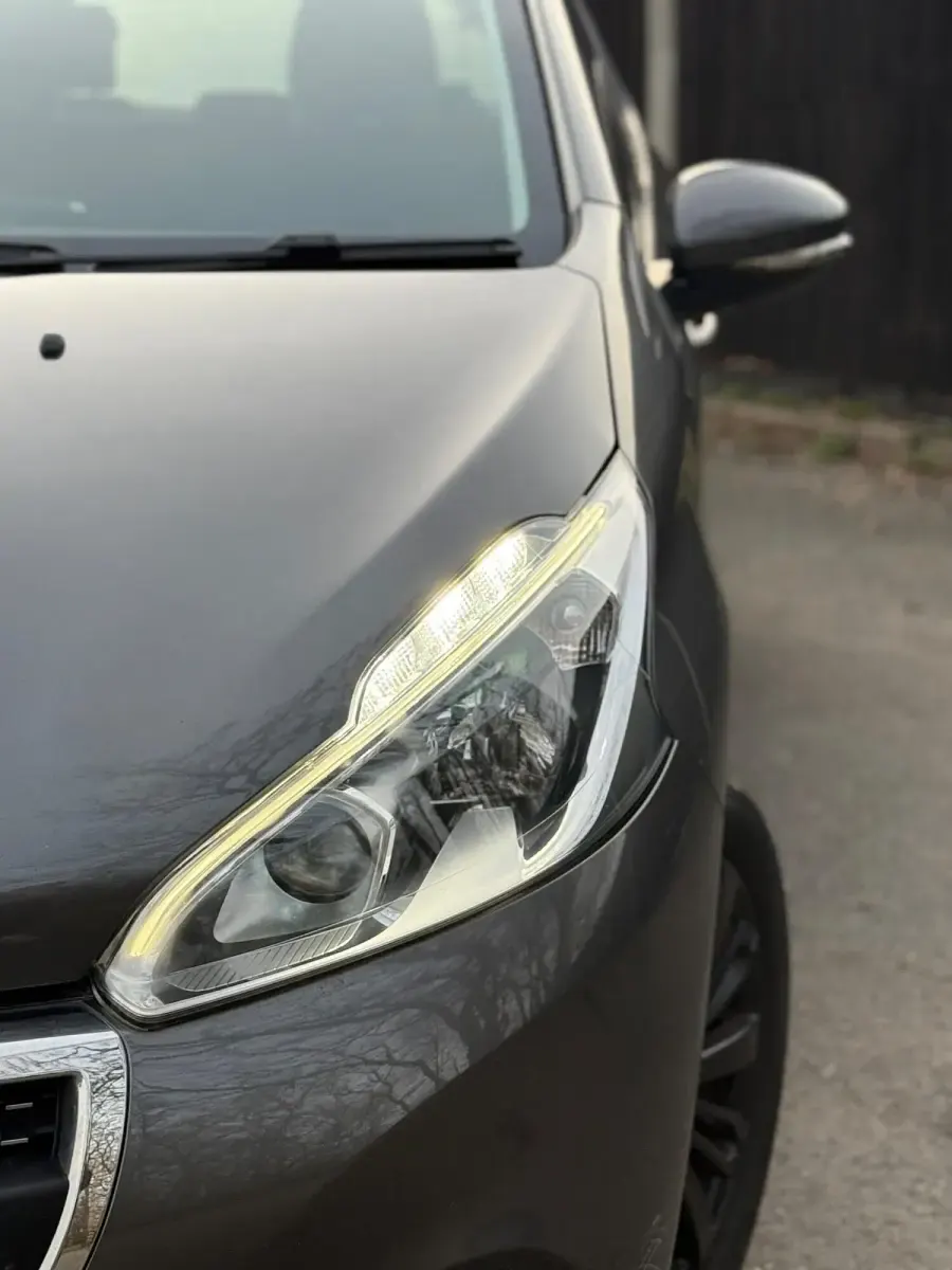 Used Peugeot 208 Signature Sky 2018 Grey Hatchback