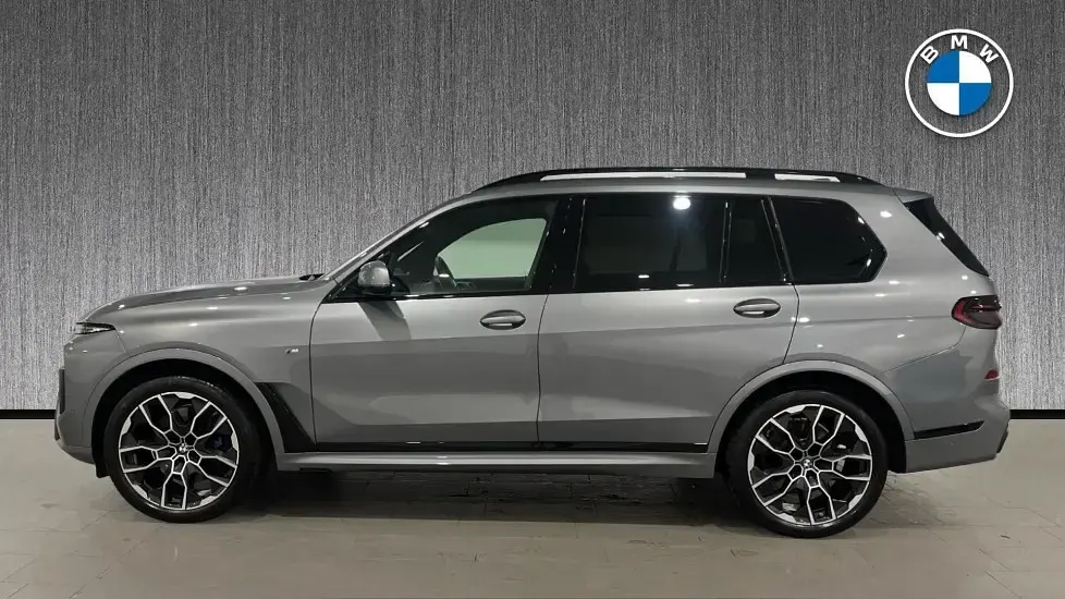 Używany BMW X7 M Sport 347 KM (255 kW) 2025 Szary SUV