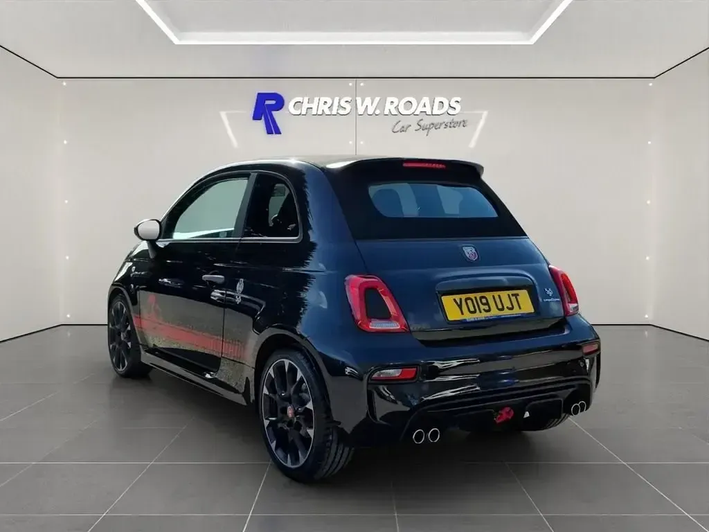 Begagnad Abarth 595 Competizione 180 HK (132 kW) 2019 Svart Cab