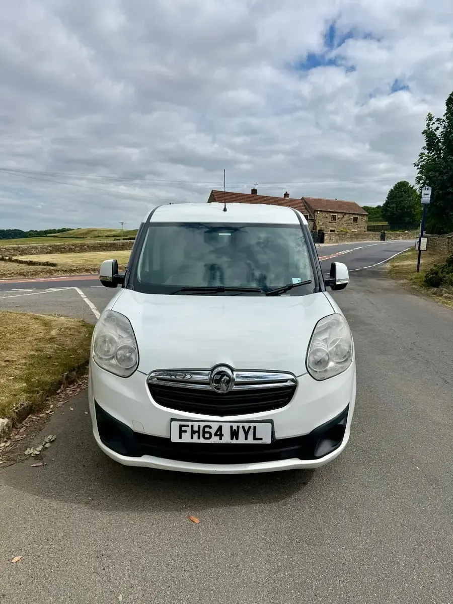 Used Vauxhall Combo Sportive 105 HP (77 kW) 2015 White MPV
