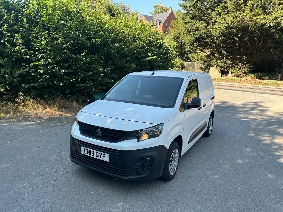 Used Peugeot Partner 2019 White MPV