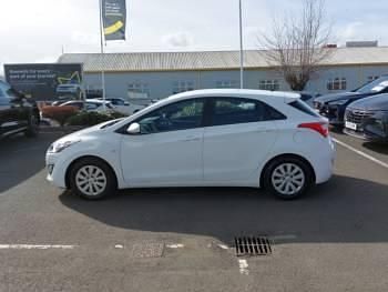 Used Hyundai i30 100 HP (73 kW) 2016 White Hatchback