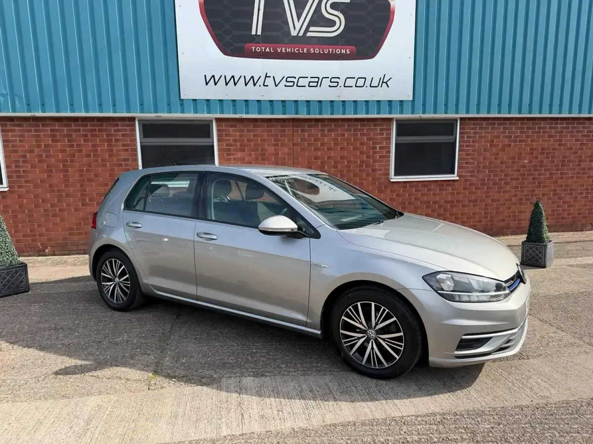 Used VW Golf VII SE 130 HP (95 kW) 2019 Silver Hatchback