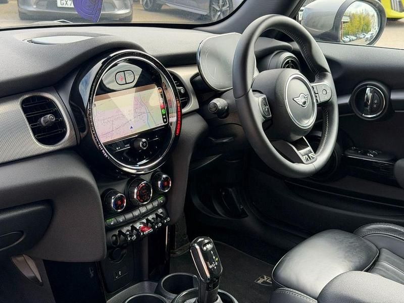 Begagnad Mini Cooper Exclusive 2023 Blå Halvkombi