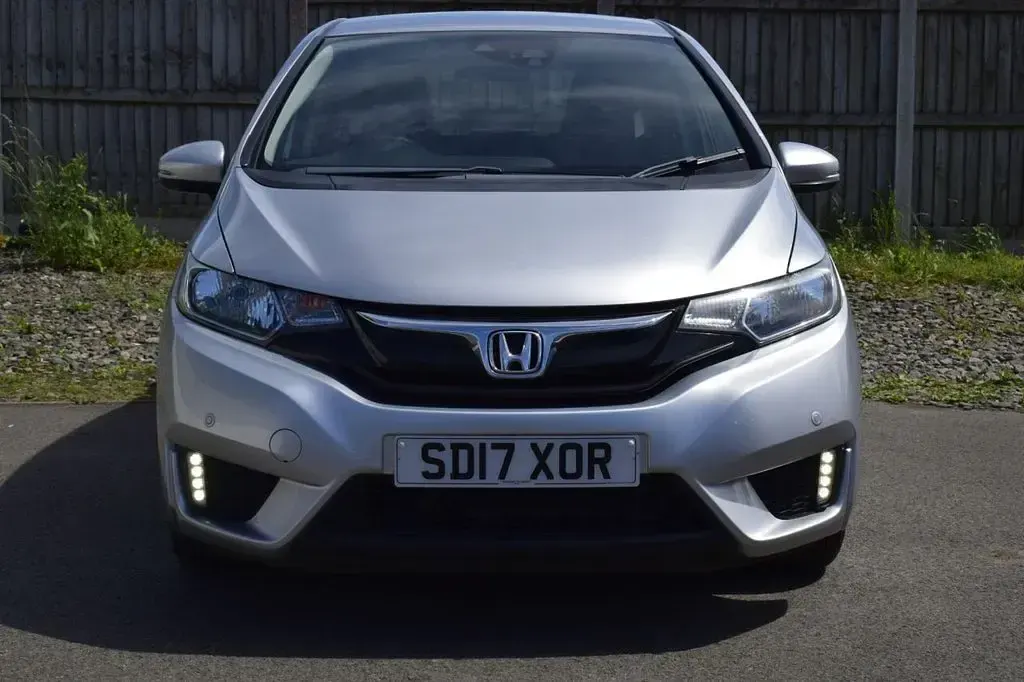 Used Honda Jazz SE 102 HP (75 kW) 2017 Silver Hatchback