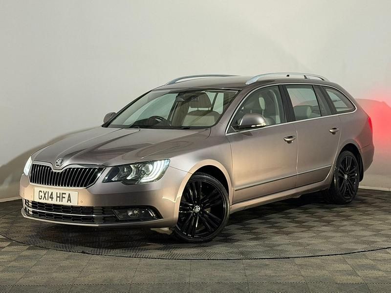 Gebraucht Skoda Superb Elegance 170 PS (125 kW) 2014 Mauve Kombi