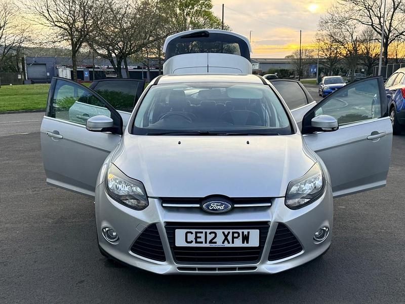 Used Ford Focus Zetec 115 HP (84 kW) 2012 Silver Hatchback