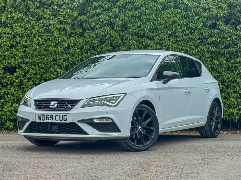 Begagnad Seat Leon Black Edition 150 HK (110 kW) 2020 Vit Halvkombi