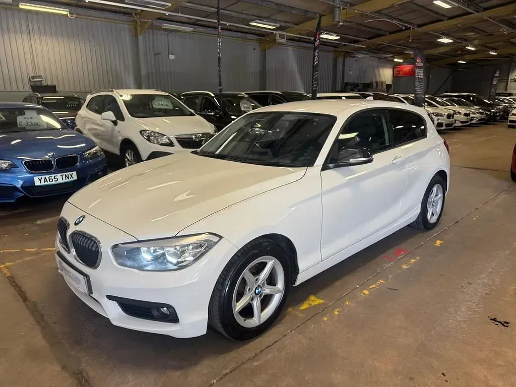 Used BMW 116 Performance 116 HP (85 kW) 2015 White Hatchback