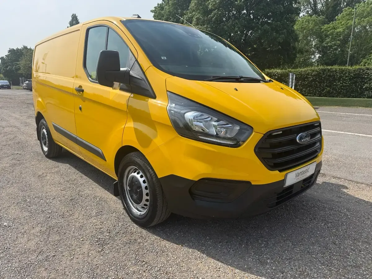 Used Ford Transit Custom 130 HP (95 kW) 2022 Yellow Van
