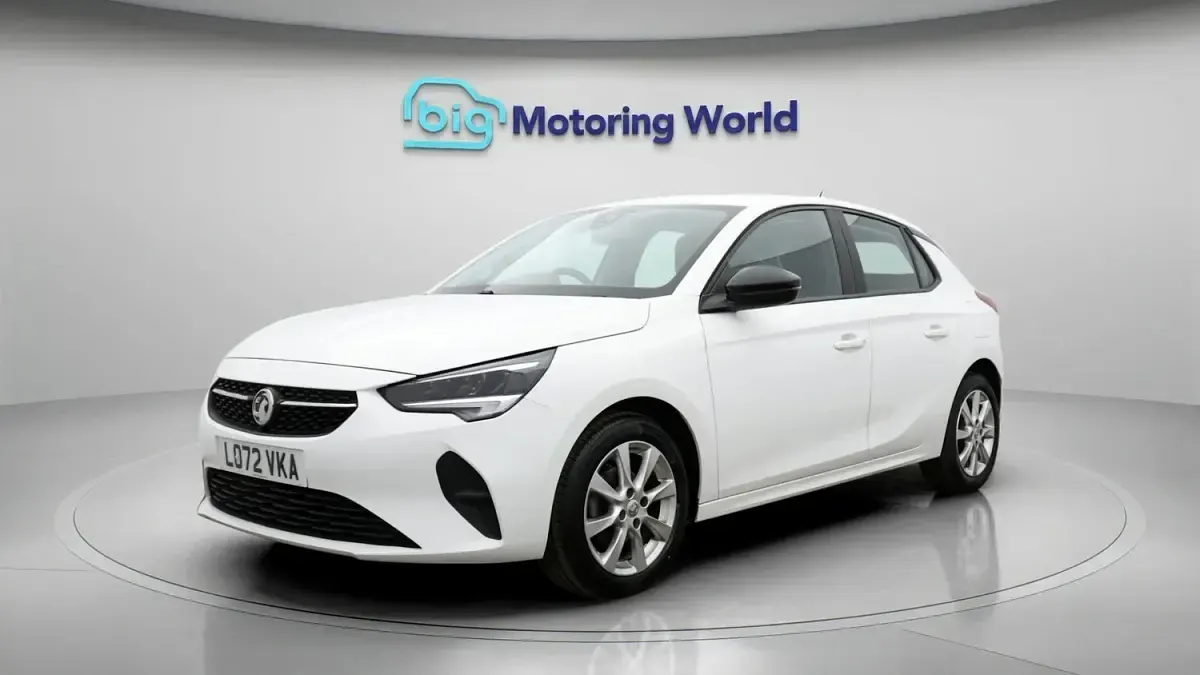 Second-hand Vauxhall Corsa Design Edition 75 CP (55 kW) 2022 Alb Hatchback