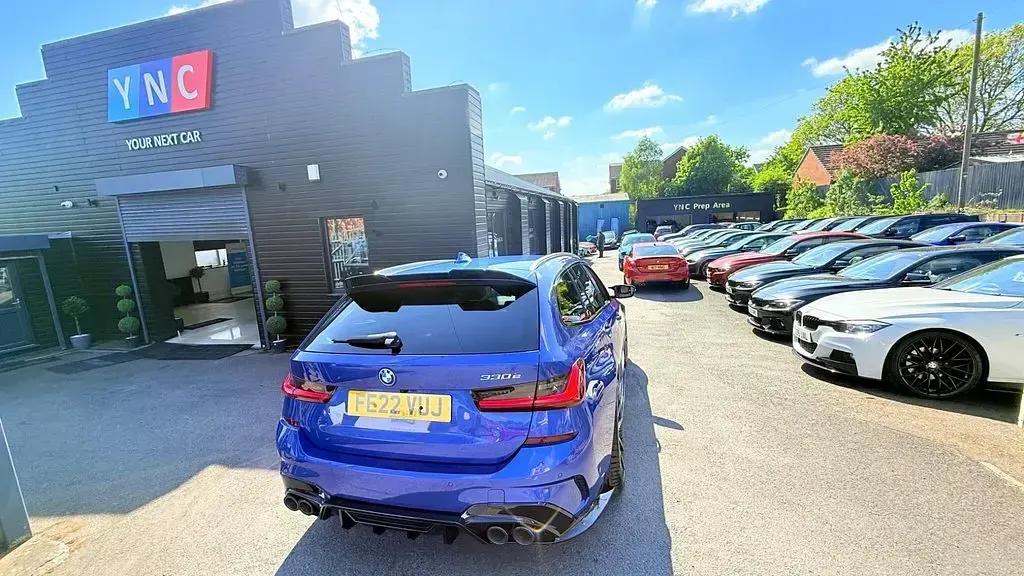 Begagnad BMW 330e M Sport 288 HK (211 kW) 2022 Blå Kombi