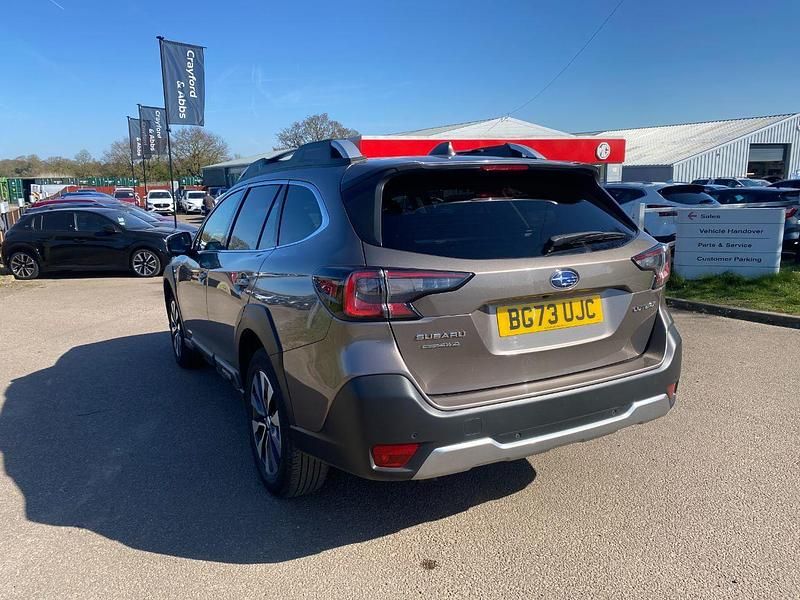 Używany Subaru Outback 169 KM (124 kW) 2023 Złoty SUV