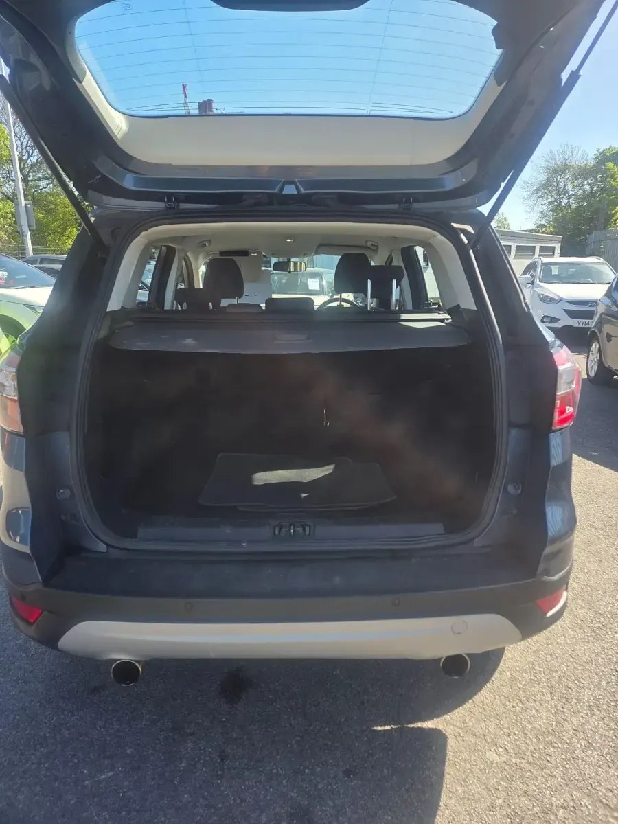 Second-hand Ford Kuga Zetec 120 CP (88 kW) 2018 Albastru SUV