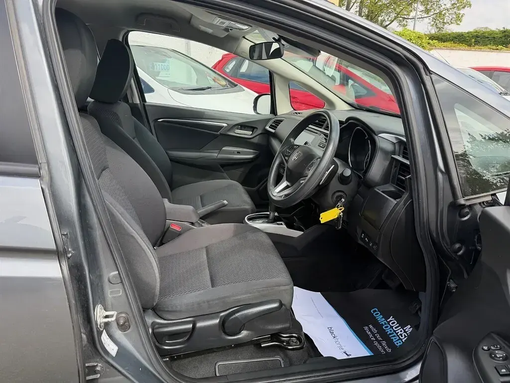Used Honda Jazz SE 102 HP (75 kW) 2018 Grey Hatchback